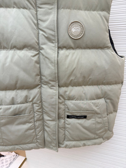 Disc Badge Down Gilet