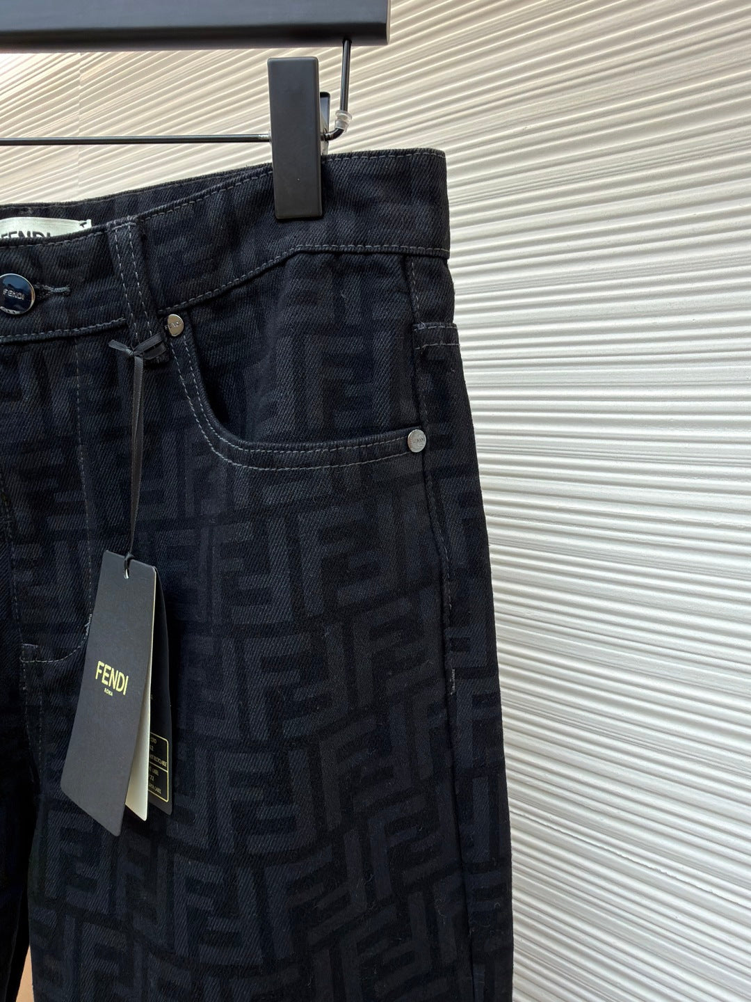 Graphic Jeans