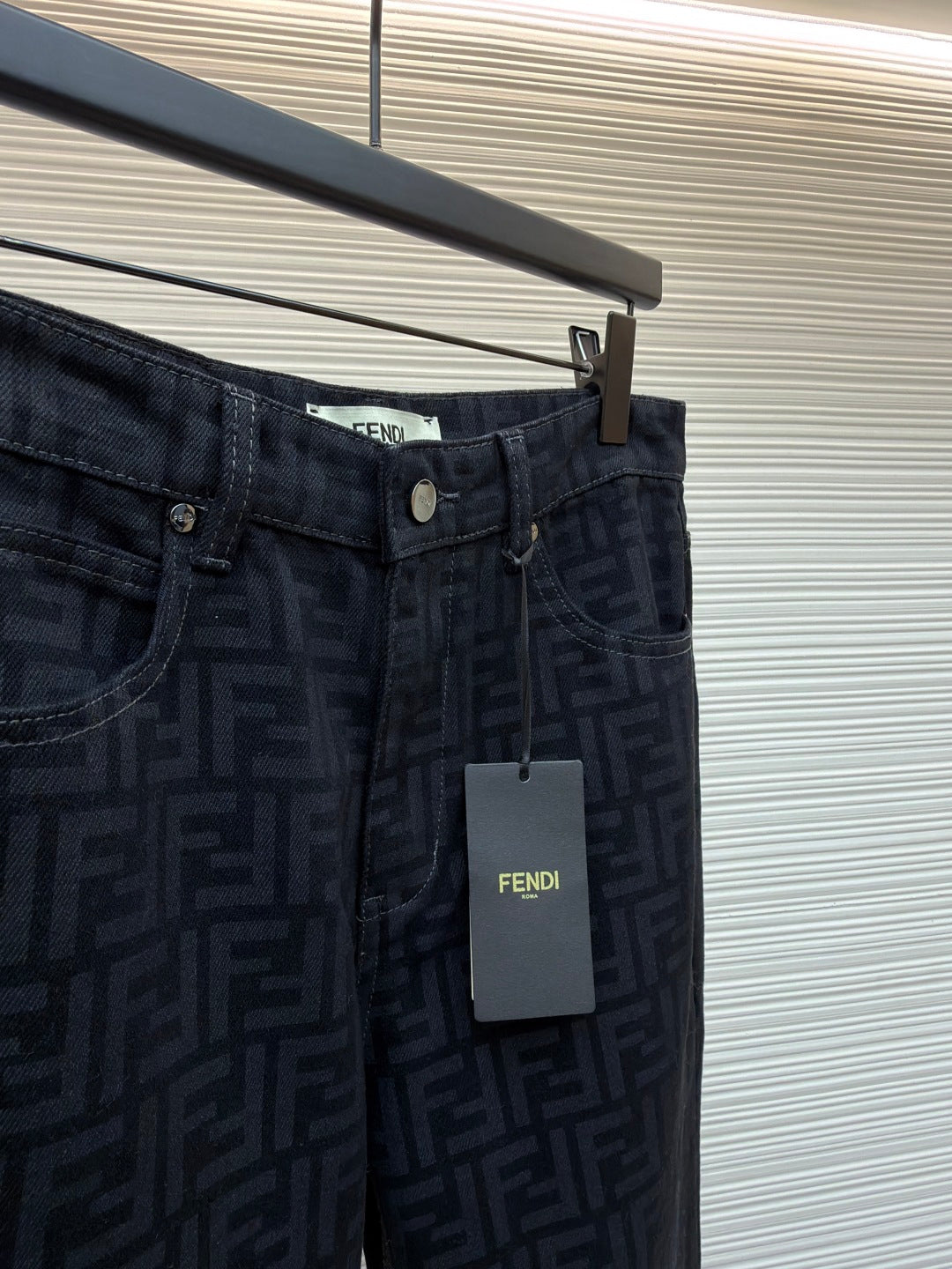 Graphic Jeans