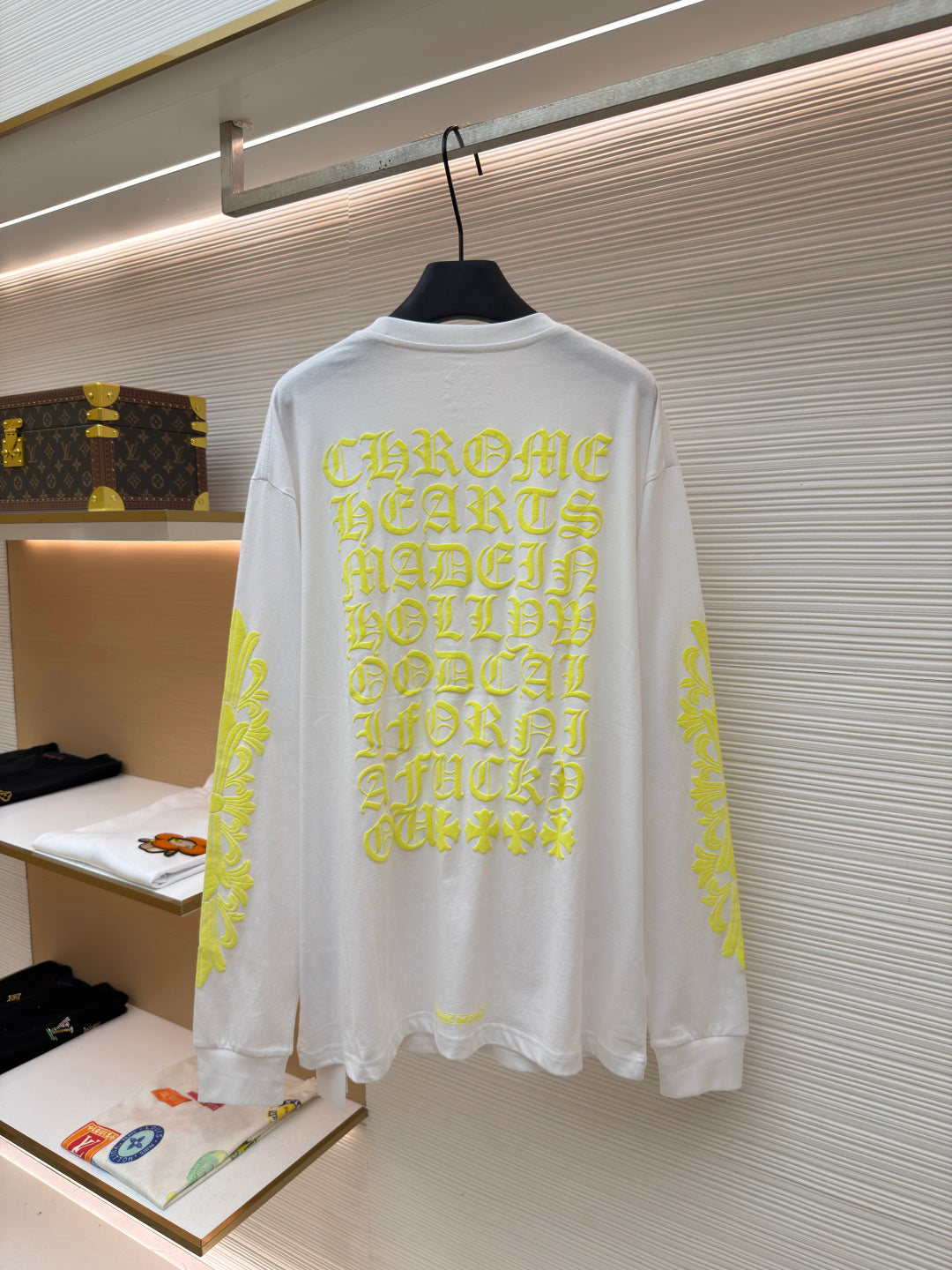 Vine Motif Longsleeve T-Shirt