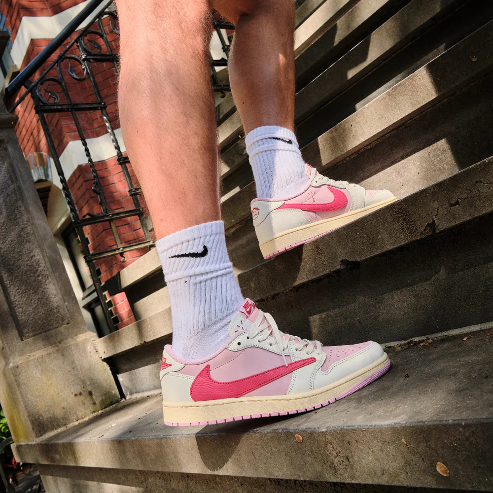 JORDAN X TRAVIS SCOTT AIR JORDAN 1 LOW SAIL TROPICAL PINK