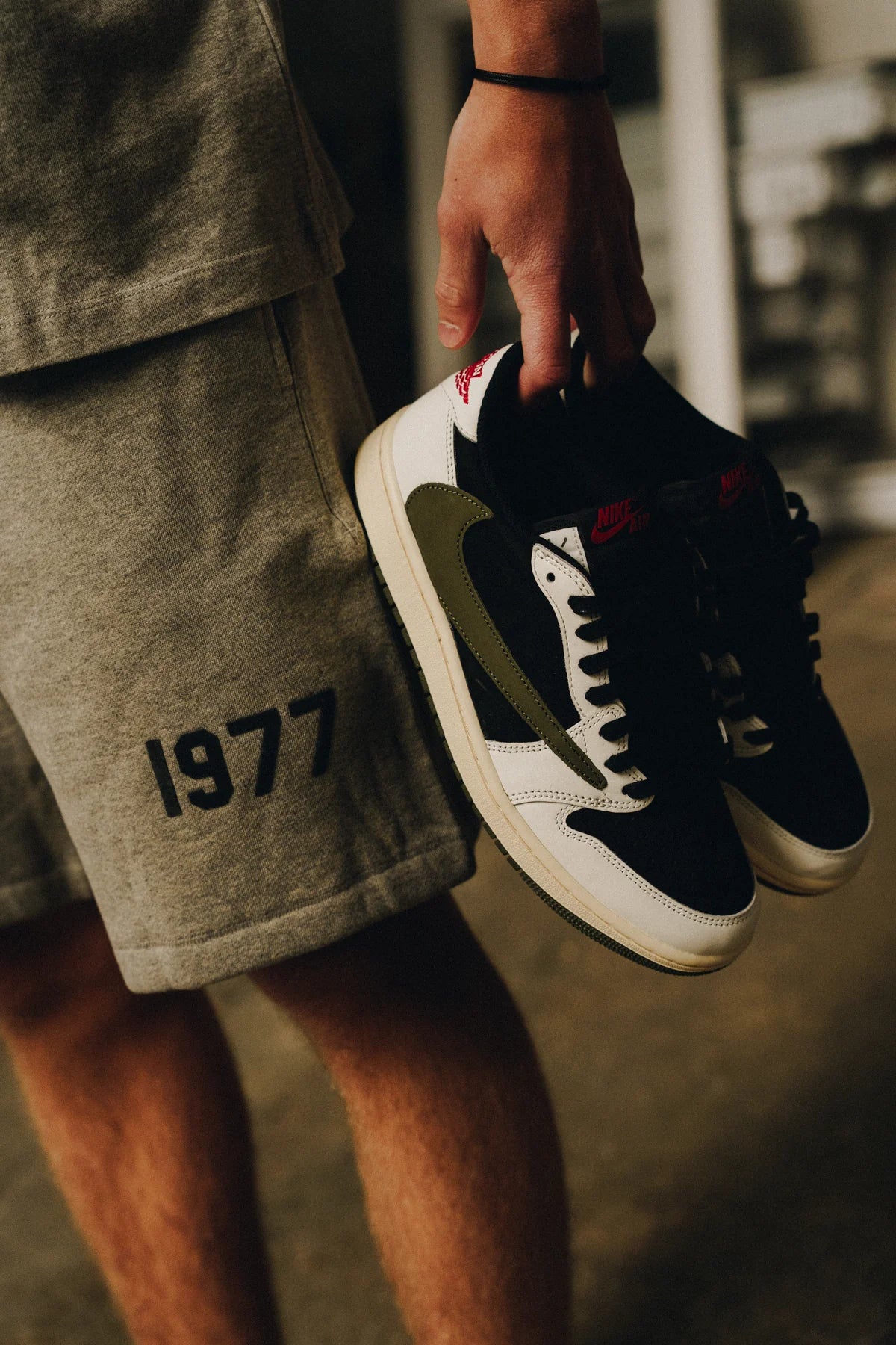 JORDAN X TRAVIS SCOTT AIR JORDAN 1 LOW OLIVE BLACK