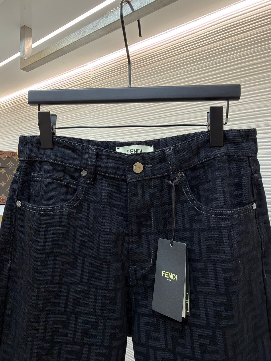 Graphic Jeans