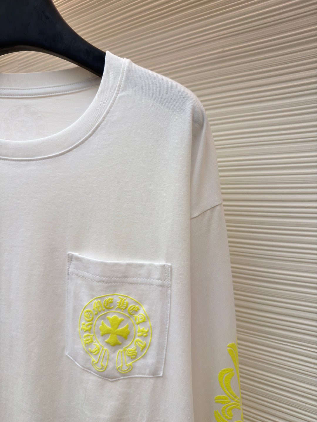 Vine Motif Longsleeve T-Shirt