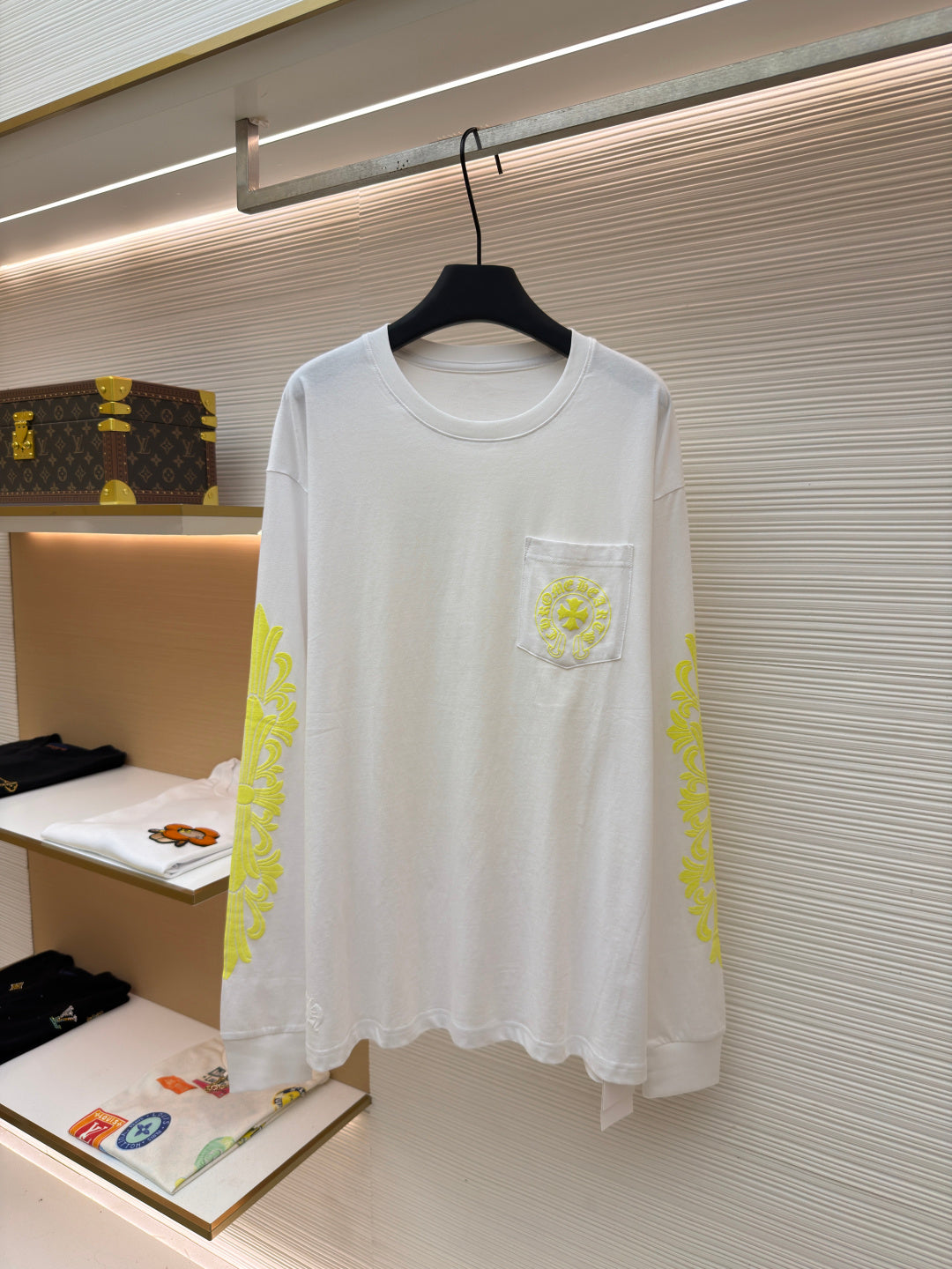 Vine Motif Longsleeve T-Shirt