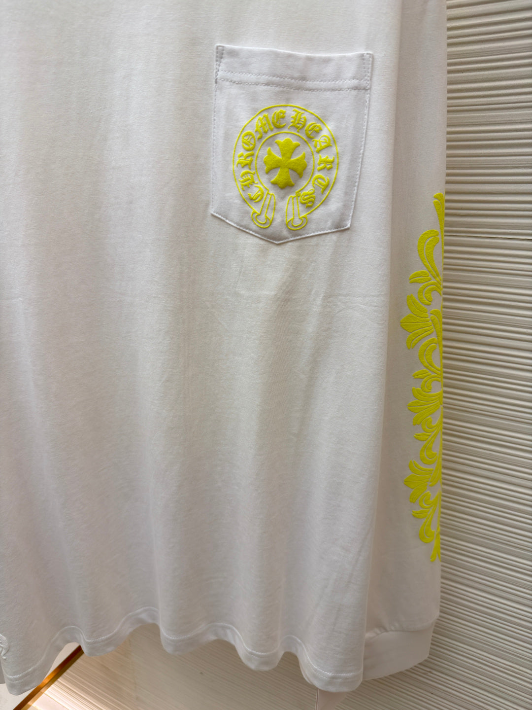 Vine Motif Longsleeve T-Shirt