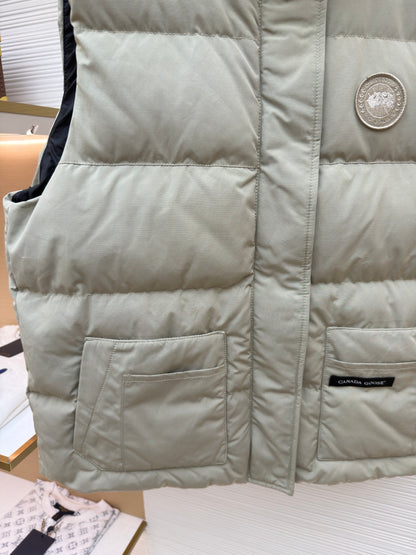 Disc Badge Down Gilet